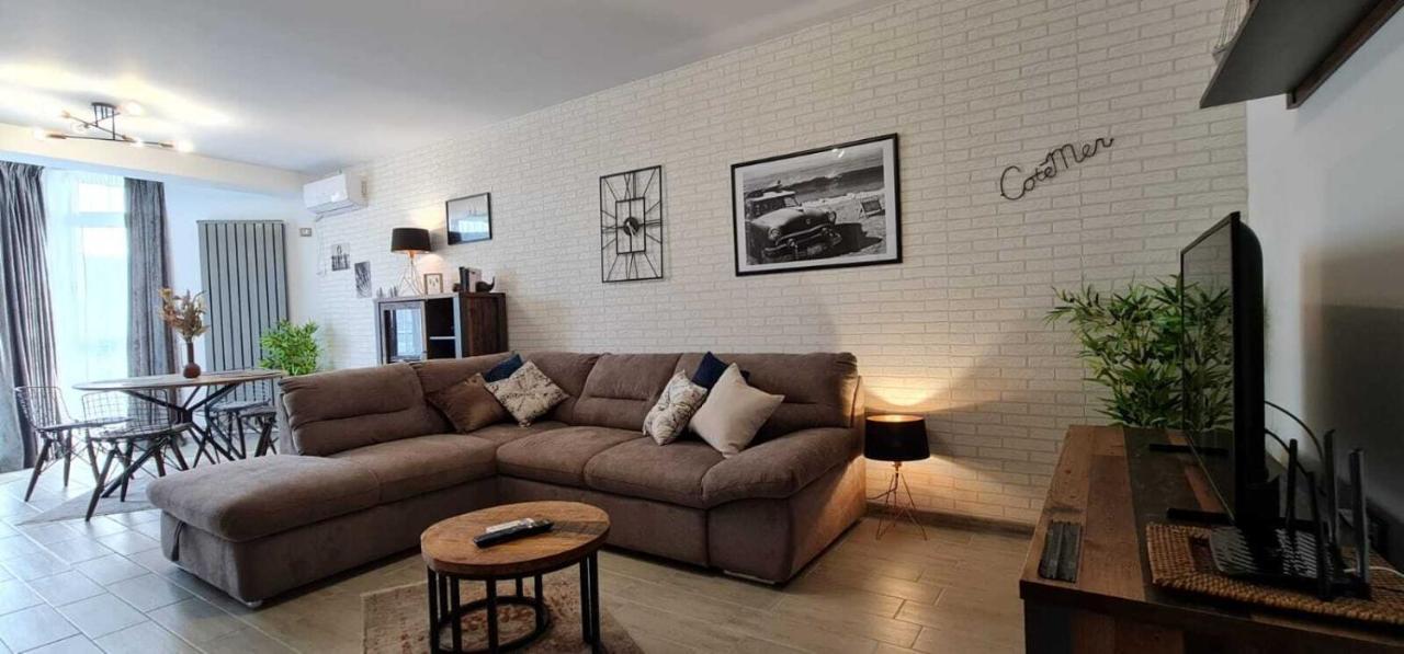 Vintage Breeze Apartment - Spa Pools Resort Mamaia Esterno foto
