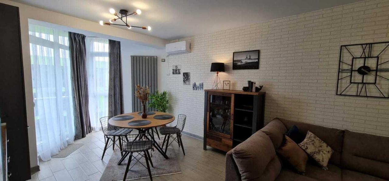 Vintage Breeze Apartment - Spa Pools Resort Mamaia Esterno foto