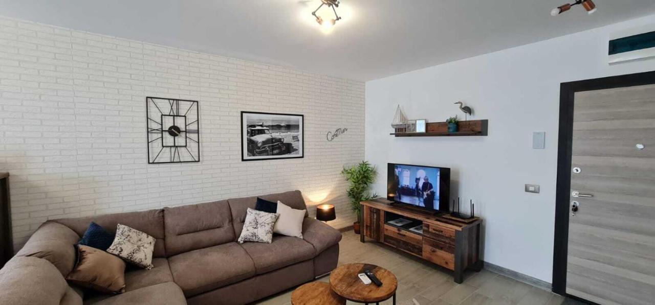 Vintage Breeze Apartment - Spa Pools Resort Mamaia Esterno foto