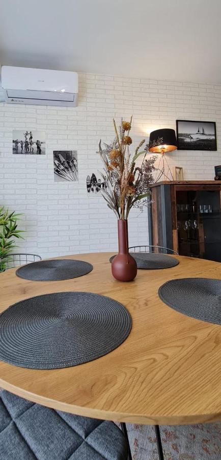 Vintage Breeze Apartment - Spa Pools Resort Mamaia Esterno foto